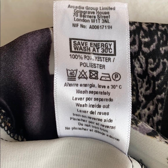 Beautiful dress with feather print - Picture 8 of 9